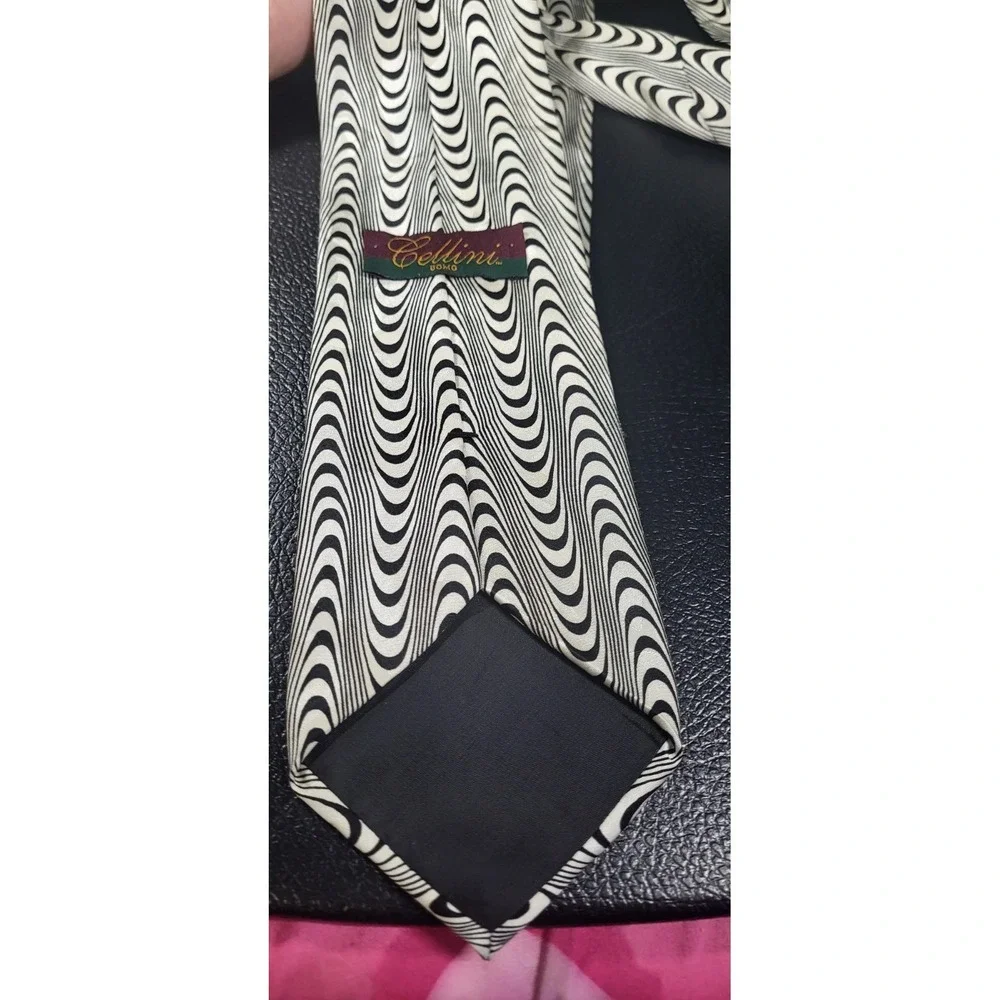 CELLINI UMO Geometric Optical Illusion Wave Tie ITALY Silk Tie 3.75x57.5
